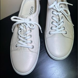 Women’s Ecco leather sneaker- SZ 11